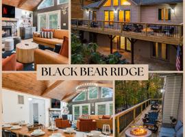 6br Luxe Cabin Sleeps 16 Hot Tub & Pool Table, hotel in McGaheysville