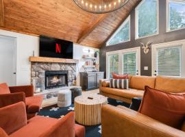 6br Luxe Cabin Sleeps 16 Hot Tub & Pool Table, Hotel in McGaheysville