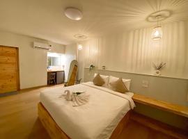 The O room โรงแรมในเกาะล้าน