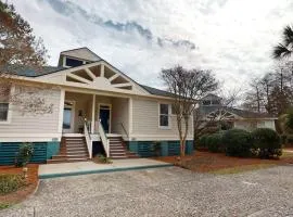 Litchfield Lakeside Haven 2BR Villa near the Beach