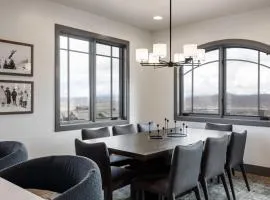 Luxury Chalet, Close to Canyons Ski Lift, Park City - Professionally Designed with Private Hot Tub