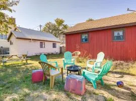 Walk to Lake Erie Shore Quiet Getaway with Fire Pit
