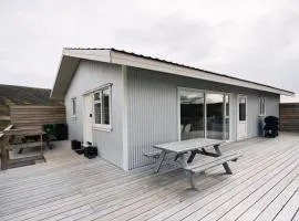 Stylish cottage with hot tub