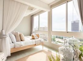 Family Sea view 2Bedroom พร้อมครัว ติดทะเล at Veranda Pattaya, hotel v destinaci Na Jomtien