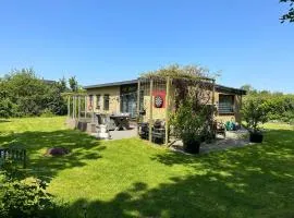 Beautiful bungalow with spacious garden