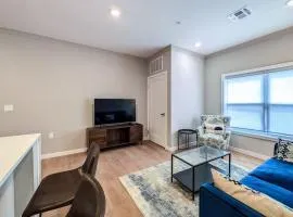 328 Modern 2BR Apt