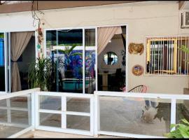 Casa León Real Zihuatanejo, guest house in Zihuatanejo