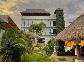 SurfNest Tamarindos、Brisas de Zicatelaのゴルフ場併設ホテル