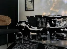 Mount Austin Studio with HD projector Fast Wifi