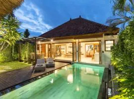 Luxurious and Cozy King Beds, Pool, closed living room