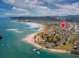 Sans Souchi - Whangamata Holiday Home