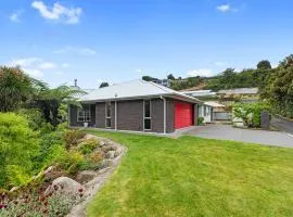 The Red Door - New Plymouth Holiday Home