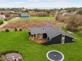 Nice Home In Glesborg With Sauna, hotel en Glesborg