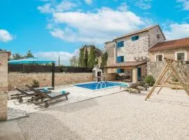 2 Bedroom Cozy Home In Visnjan