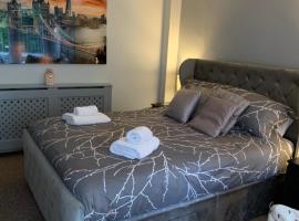 The Hideaway, hotel with hot tubs in Hockering