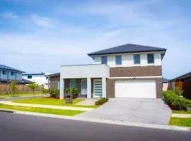 Luxury 4 Bedroom Home - Sleeps 10 Guests