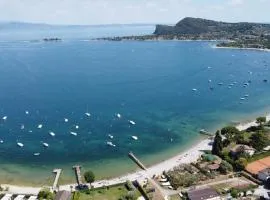 Villa Mezzaluna diretta a Lago con piscina