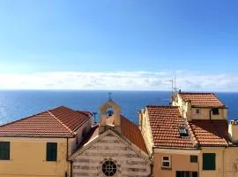 Elegant historic apartment with stunning sea view