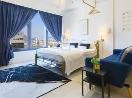 Navy Studio at Tropicana 218 at Central Location & Food Hunt Friendly
