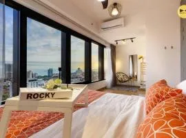 Seaview Sunrise 1BR at Tropicana 218 at Central Location & Food Hunt Friendly