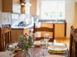 Augusta House - Andover Sleeps 8