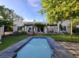 Sundays Karoo Guesthouse, hotel con estacionamiento en Graaff-Reinet