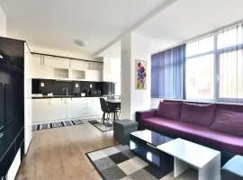 Downtown Apartment By the Lindens