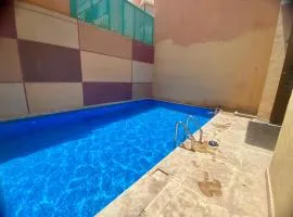 Les marguerites avec piscine près du jardin majorelle