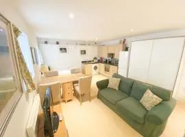 Cozy central studio opposite to Wills memorial building