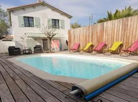 Villa avec piscine à deux pas des pistes cyclables
