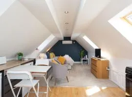 Stunning studio flat with dedicated private garden