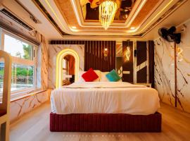 Beach Paradise Day Cruise Houseboat, boat in Alleppey