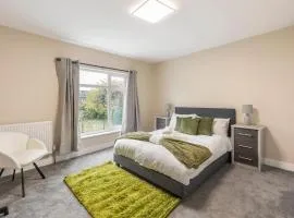 Modern Family Home Waltham Abbey Free Parking