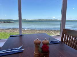 Lochside Hotel, hotel v destinaci Bowmore