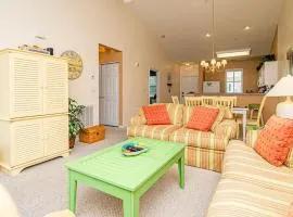 Lakefront and 1 Block to Beach! Walk to Main St