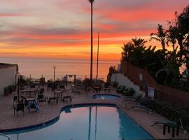 Ocean Views Moonlight Beach Ocean Deck Pool Hot Tub, hotel in Encinitas