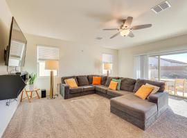 Family-Friendly Home with Playroom in San Tan Valley, hotel v destinaci Magma