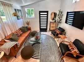 Casa Agave, 2 Bedroom, 1 Bath Guest House, with 3 Beds & Game Room