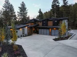 Park city Pines retreat sleeps 22!