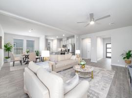 Modern and Spacious 4BR Home in Rosenberg, TX, hotel v destinaci Rosenberg