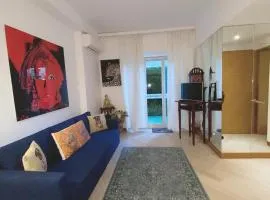Suite Apartment in MC Center, 5min walk to Casino & the Port and 1min from underground train station
