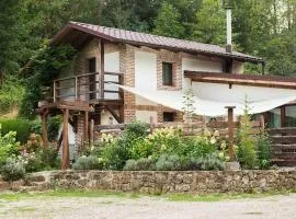 Rustikálna chalúpka pri jazere