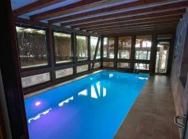 Entspannung im Wald - mit Schwimmbad