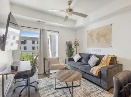 Apt in Heart of SLC - King Bed - Gym - Smart TV