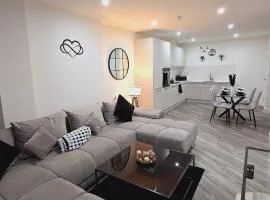 Abbey Corner By Nivaas-Located in the heart of the city centre-5 minute walk to train station-20 minutes to London via train