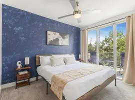 City Center Apartment - King Bed - Gym - Smart TV