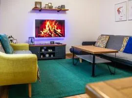 Large bedroom, close to Airport and City Centre
