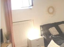 Studio Sarcelles Village, hotel en Sarcelles