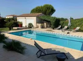 Maison agréable avec piscine à Entre-Vignes