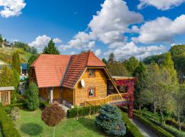 Gorgeous Chalet With Pool & Spa - Happy Rentals, hotel in Donja Voća